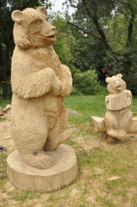 Медведь из дерева